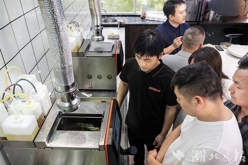 科技賦能餐飲 武漢炒菜機器人服務(wù)全球1600余家餐廳，引領(lǐng)智能化保潔新趨勢